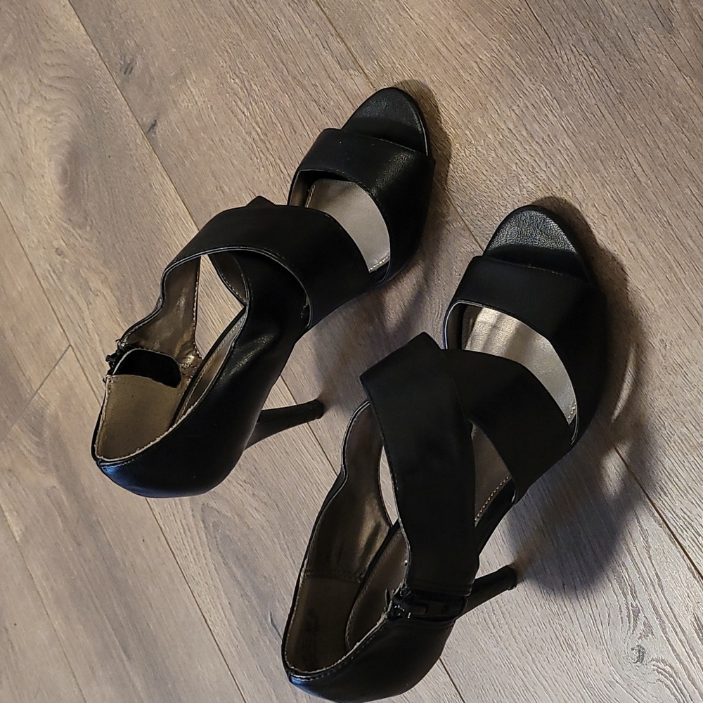 Heels - Picture 2 of 7
